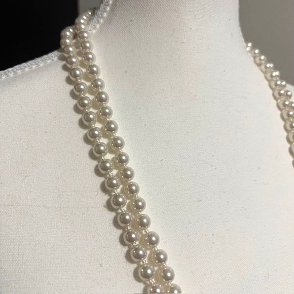 White Faux Pearl Long 58 Inch Necklace Knotted Nice Quality Pearl Necklace - Picture 3 of 6